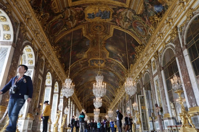 Macron deploys Versailles’ gold, mirrors and history in a high-stakes courtship of Trump | iNFOnews.ca