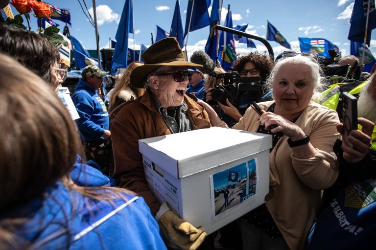 CP NewsAlert: Election officials validate petition urging Alberta separation vote | iNFOnews.ca