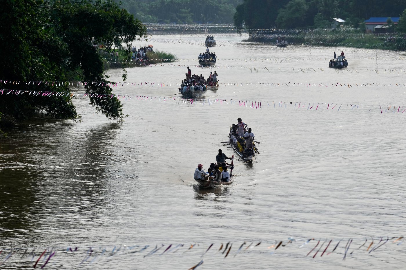 Photos of a boat race on India’s Kulsi River | iNFOnews.ca