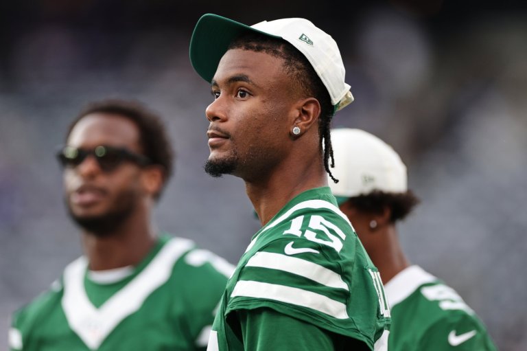 Jets' Mitchell had 'small procedure' to repair injured finger, rookie Cooper's practice window open | iNFOnews.ca