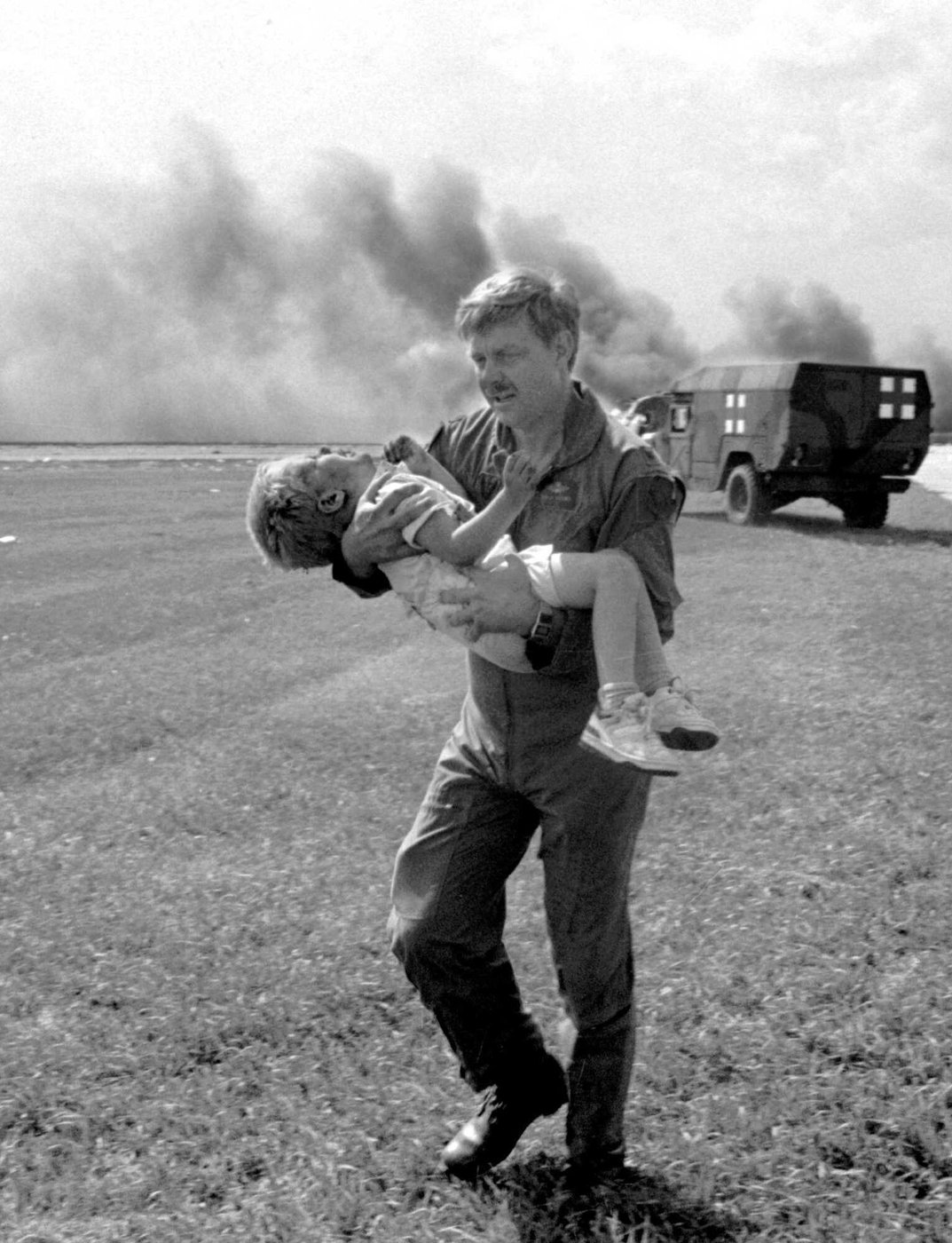 Survivors of past air disasters offer support after Toronto crash | iNFOnews.ca