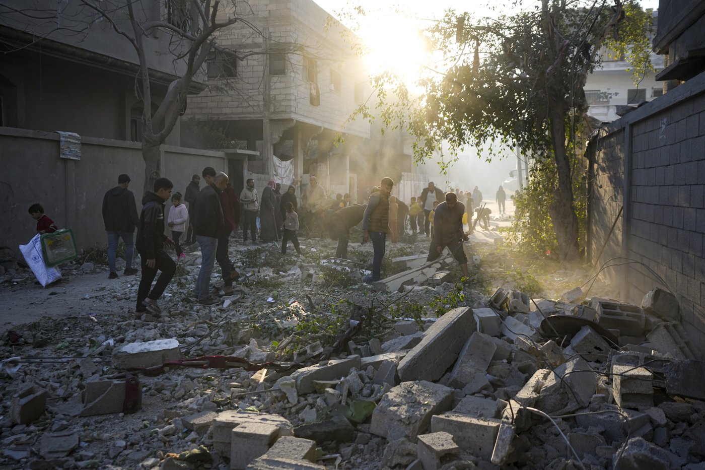 Hamas OKs draft agreement of a Gaza ceasefire and the release of some hostages, officials say | iNFOnews.ca