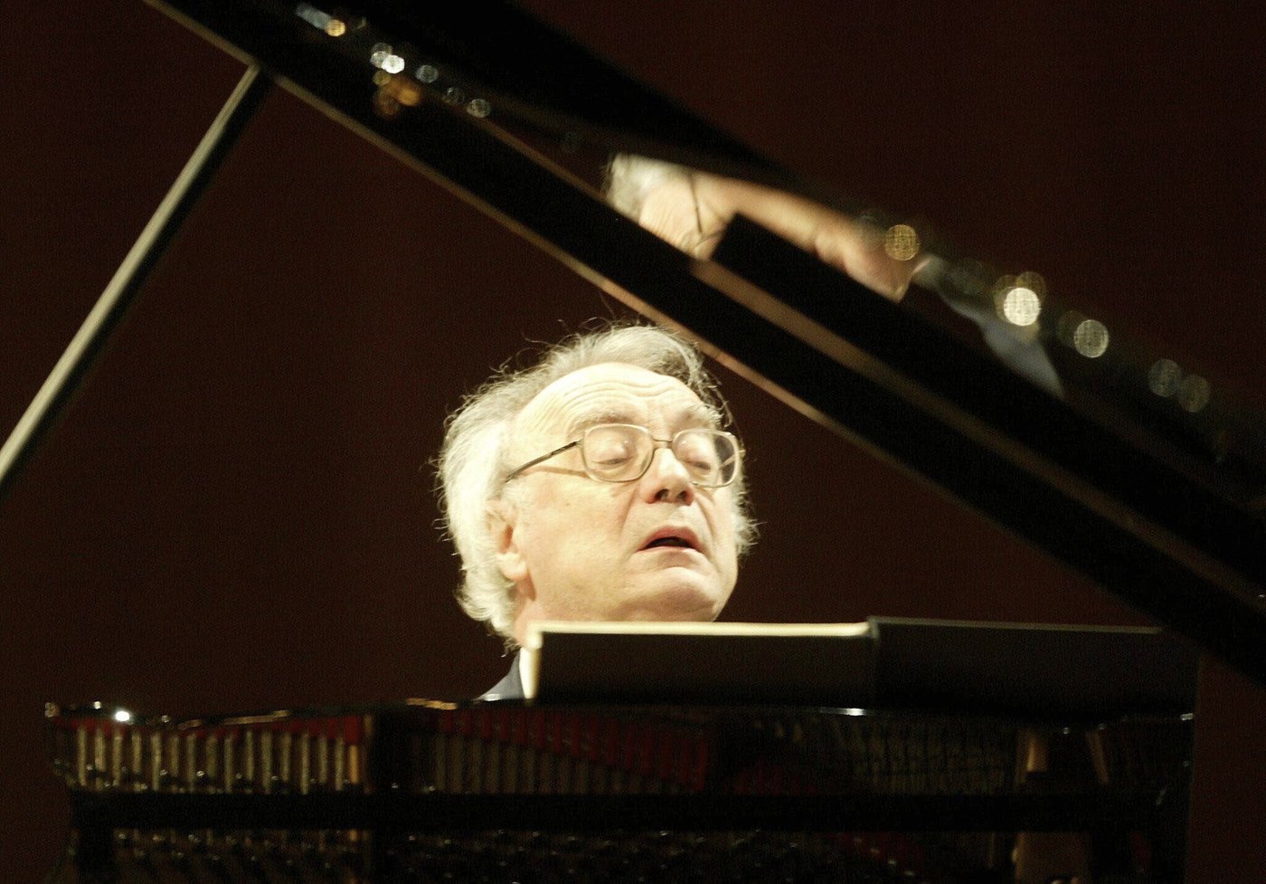Alfred Brendel, pianist renowned for refined playing of Beethoven, dies at age 94 | iNFOnews.ca