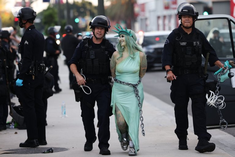 Dozens arrested for failing to disperse after 'No Kings' rally in Los Angeles | iNFOnews.ca