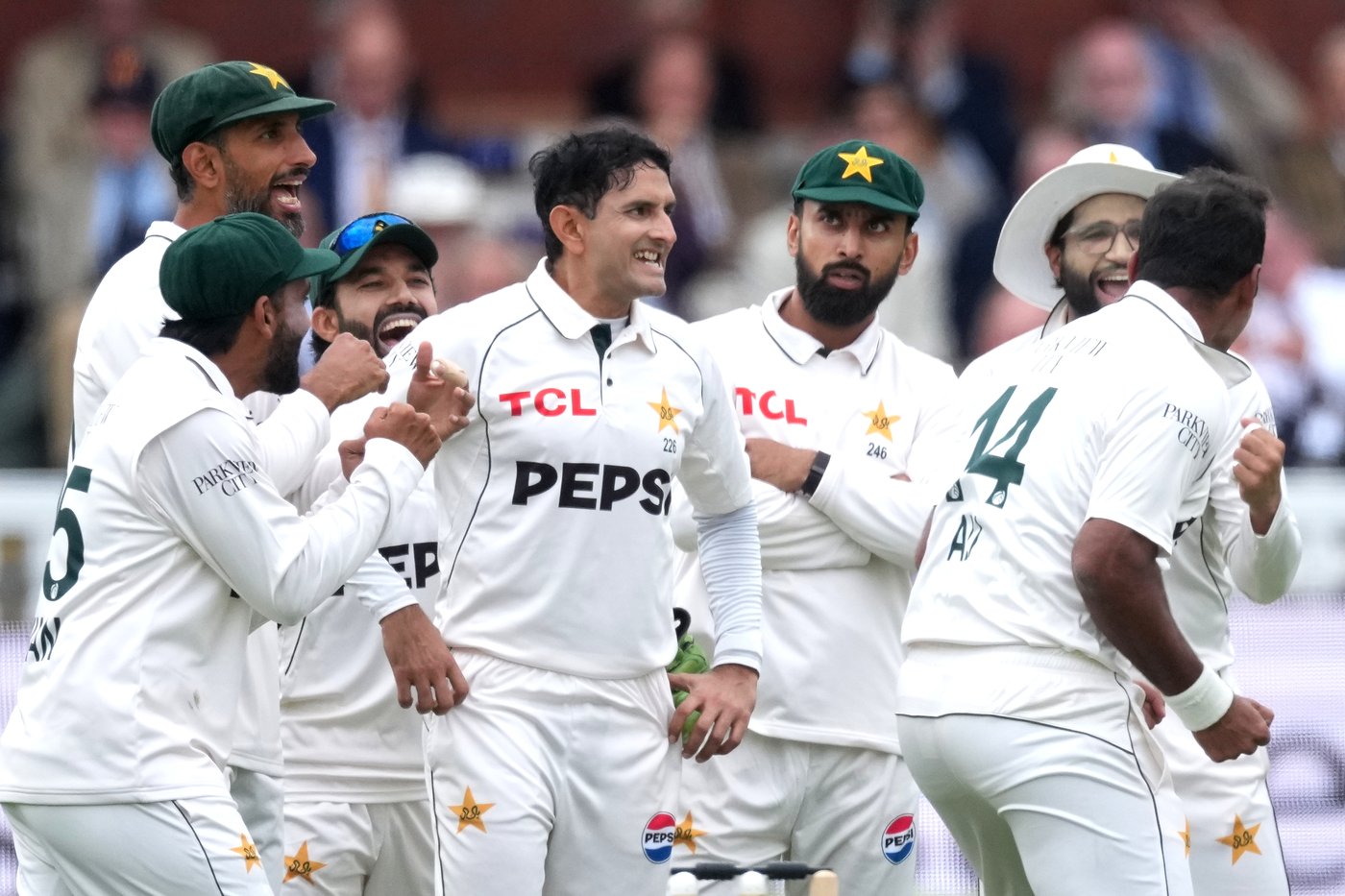 Pakistan reduces England to 80-4 at lunch as Abbas takes 3 at Lord's | iNFOnews.ca Pakistan reduces England to 80-4 at lunch as Abbas takes 3 at Lord's | iNFOnews.ca