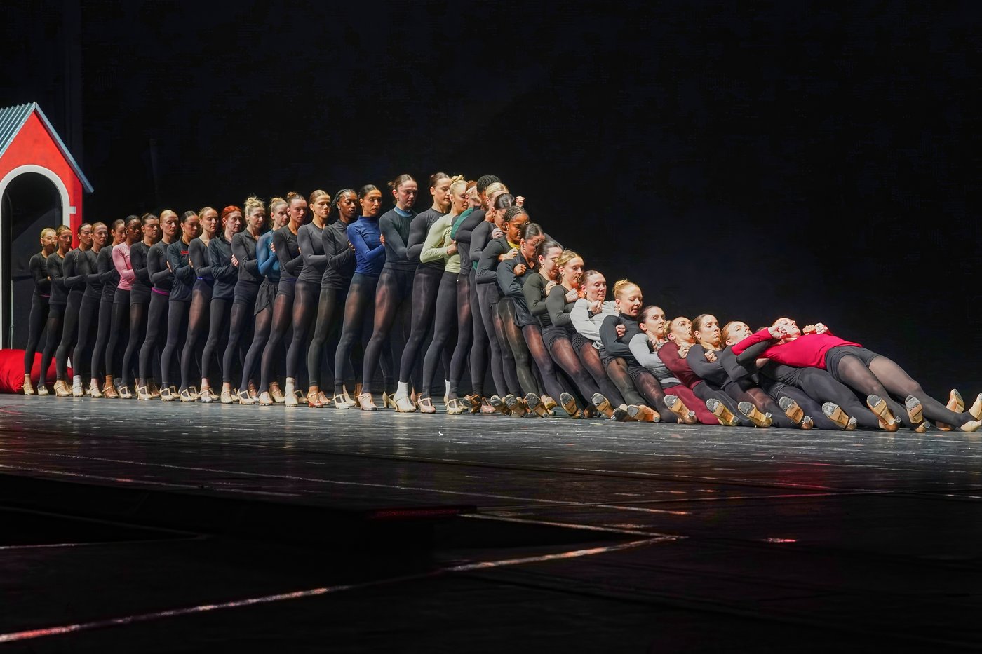High-kicking Radio City Rockettes mark 100 years with Christmas Spectacular | iNFOnews.ca