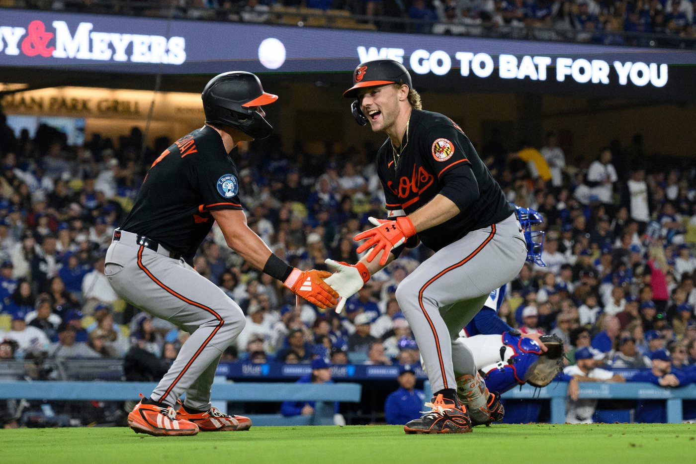A ninth-inning throwing error lifts the Dodgers past the Orioles 6-5 | iNFOnews.ca