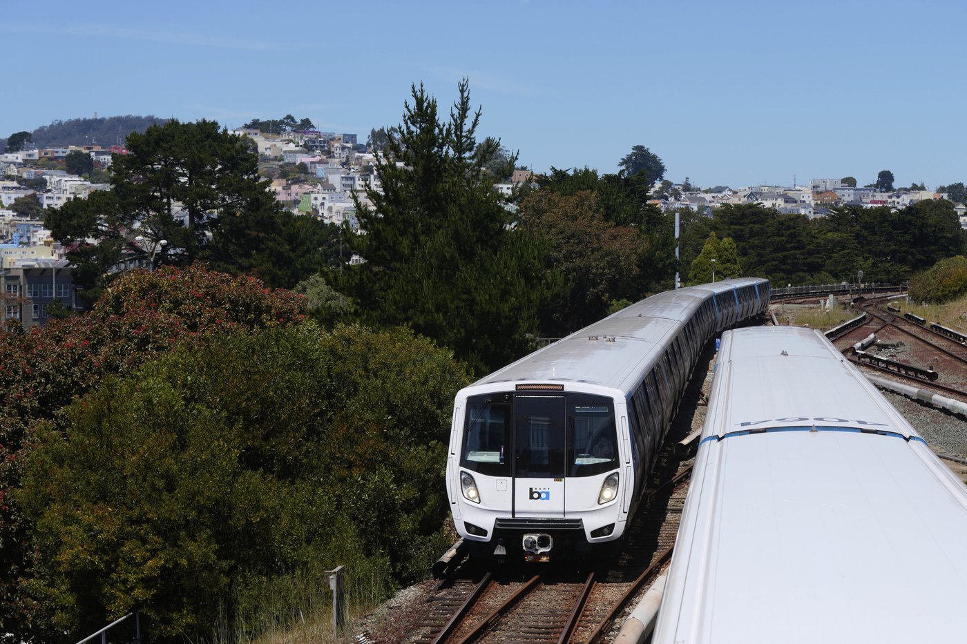 San Francisco region's commuter trains are running again after hours-long stoppage | iNFOnews.ca San Francisco region's commuter trains are running again after hours-long stoppage | iNFOnews.ca