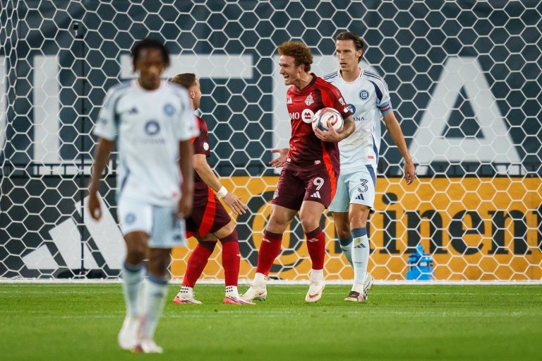 Sargent scores three times as Toronto FC rallies to tie Philadelphia Union 4-4 | iNFOnews.ca