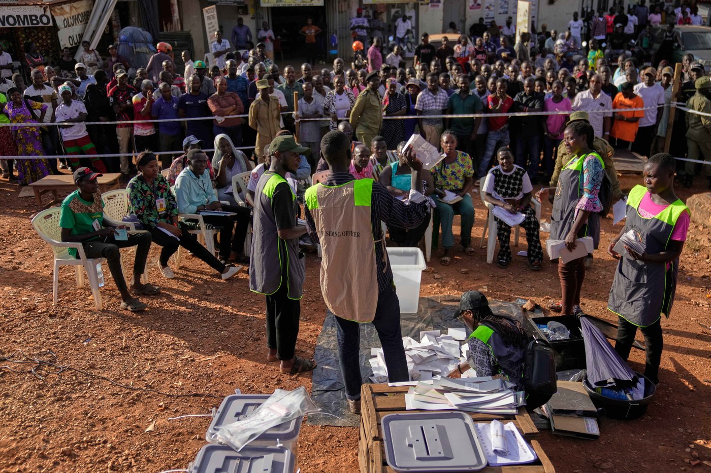 Uganda's president leads in tense election marred by internet shutdown and voting interference | iNFOnews.ca Uganda's president leads in tense election marred by internet shutdown and voting interference | iNFOnews.ca
