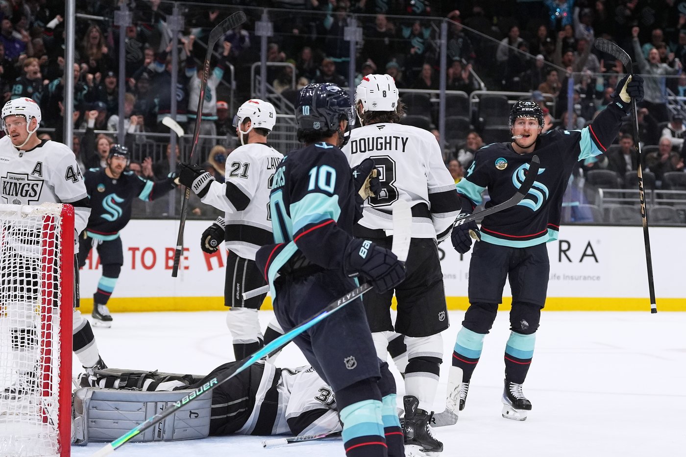 Quinton Byfield scores twice and Kings secure playoff spot with 5-3 win over Kraken | iNFOnews.ca Quinton Byfield scores twice and Kings secure playoff spot with 5-3 win over Kraken | iNFOnews.ca