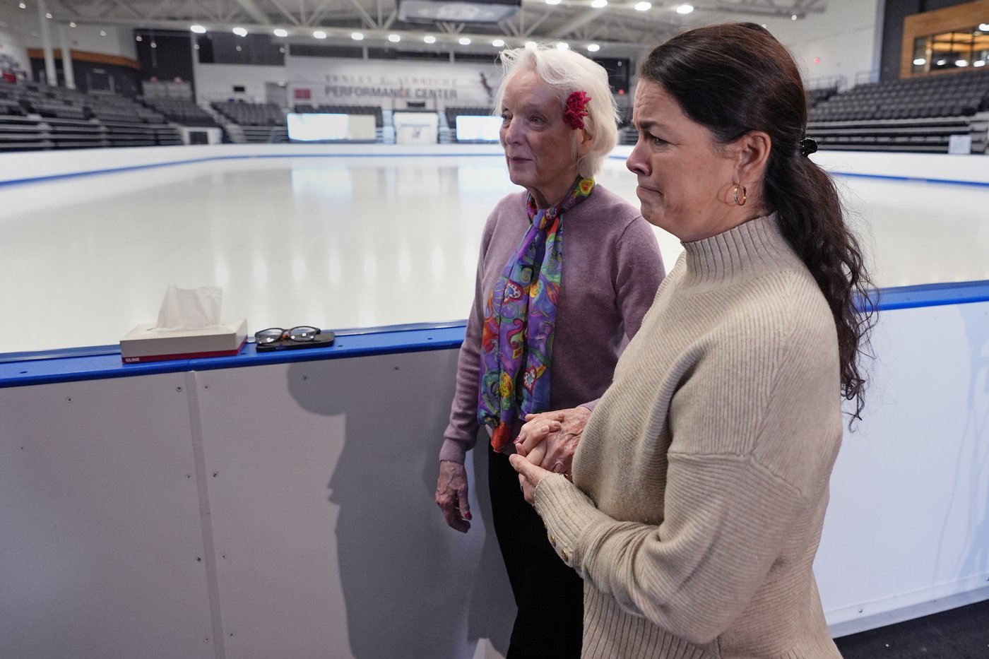 14 from figure skating community killed in plane crash, six of them from Boston club | iNFOnews.ca