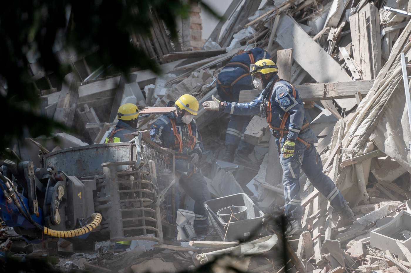 Rescuers search for 3 missing after German building collapse possibly caused by gas explosion | iNFOnews.ca Rescuers search for 3 missing after German building collapse possibly caused by gas explosion | iNFOnews.ca