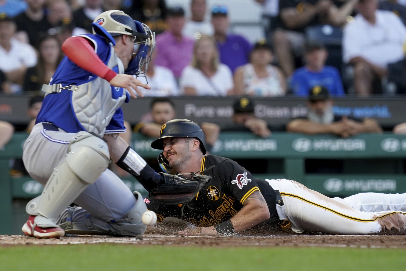Skenes shines as Pirates capitalize on Blue Jays' errors for 5-2 win | iNFOnews.ca