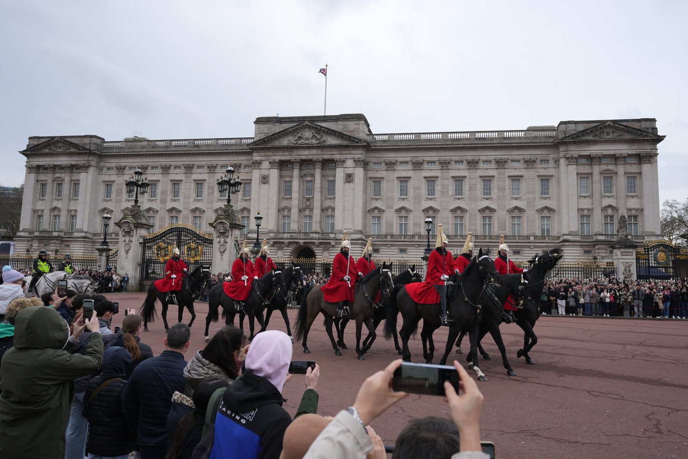 The British royal family faces its worst crisis in generations | iNFOnews.ca