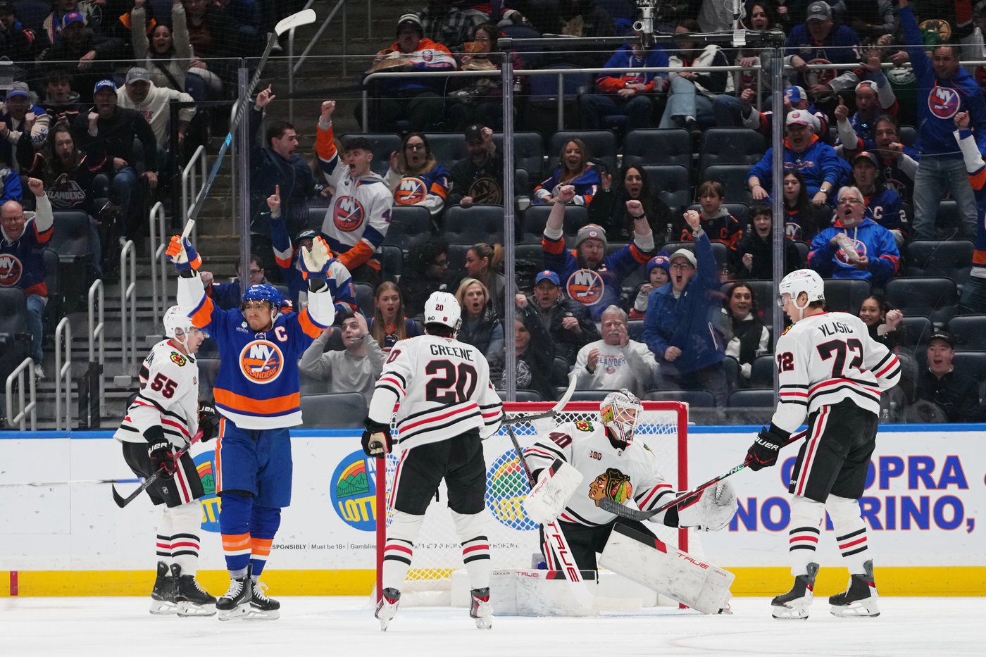 Lardis, Nazar lead Blackhawks past Islanders 4-3, Frondell gets assist in NHL debut | iNFOnews.ca Lardis, Nazar lead Blackhawks past Islanders 4-3, Frondell gets assist in NHL debut | iNFOnews.ca
