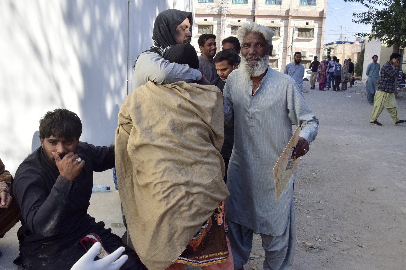 A powerful suicide bombing at a rail station in southwestern Pakistan kills at least 26 | iNFOnews.ca A powerful suicide bombing at a rail station in southwestern Pakistan kills at least 26 | iNFOnews.ca