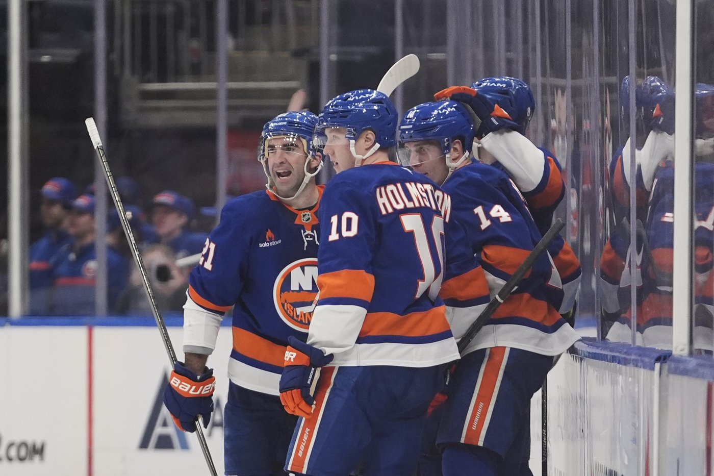 Horvat's overtime goal and Sorokin's 38 saves and 2 assists lift Islanders to 4-3 win over Canadiens | iNFOnews.ca