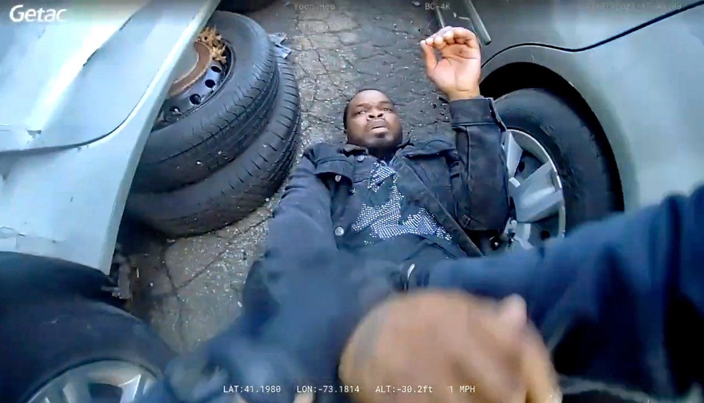 Officer having 'anxiety attack' took ambulance sent for man dying from police shooting, report says | iNFOnews.ca Officer having 'anxiety attack' took ambulance sent for man dying from police shooting, report says | iNFOnews.ca