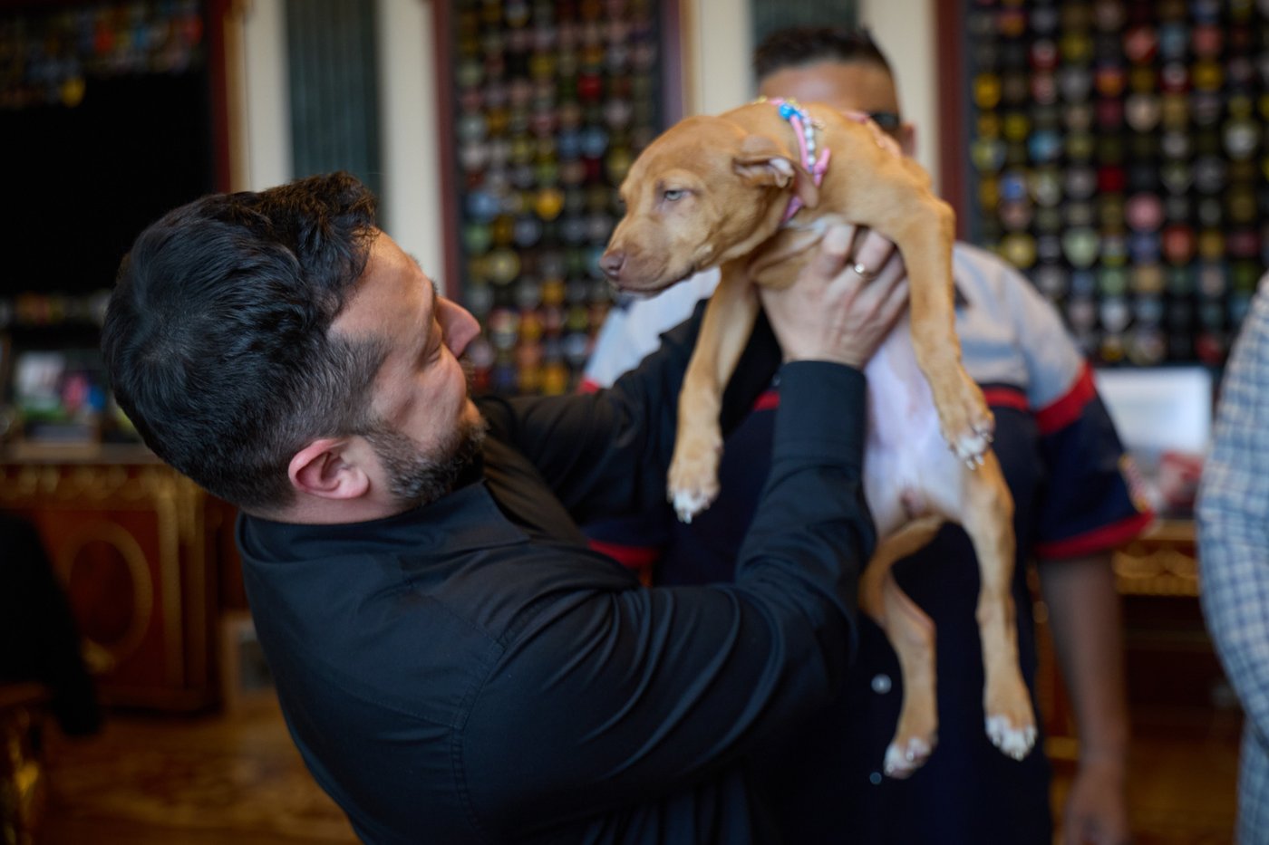 Ukraine's president coos over a puppy, starting a new volley in his war of visuals against Russia | iNFOnews.ca