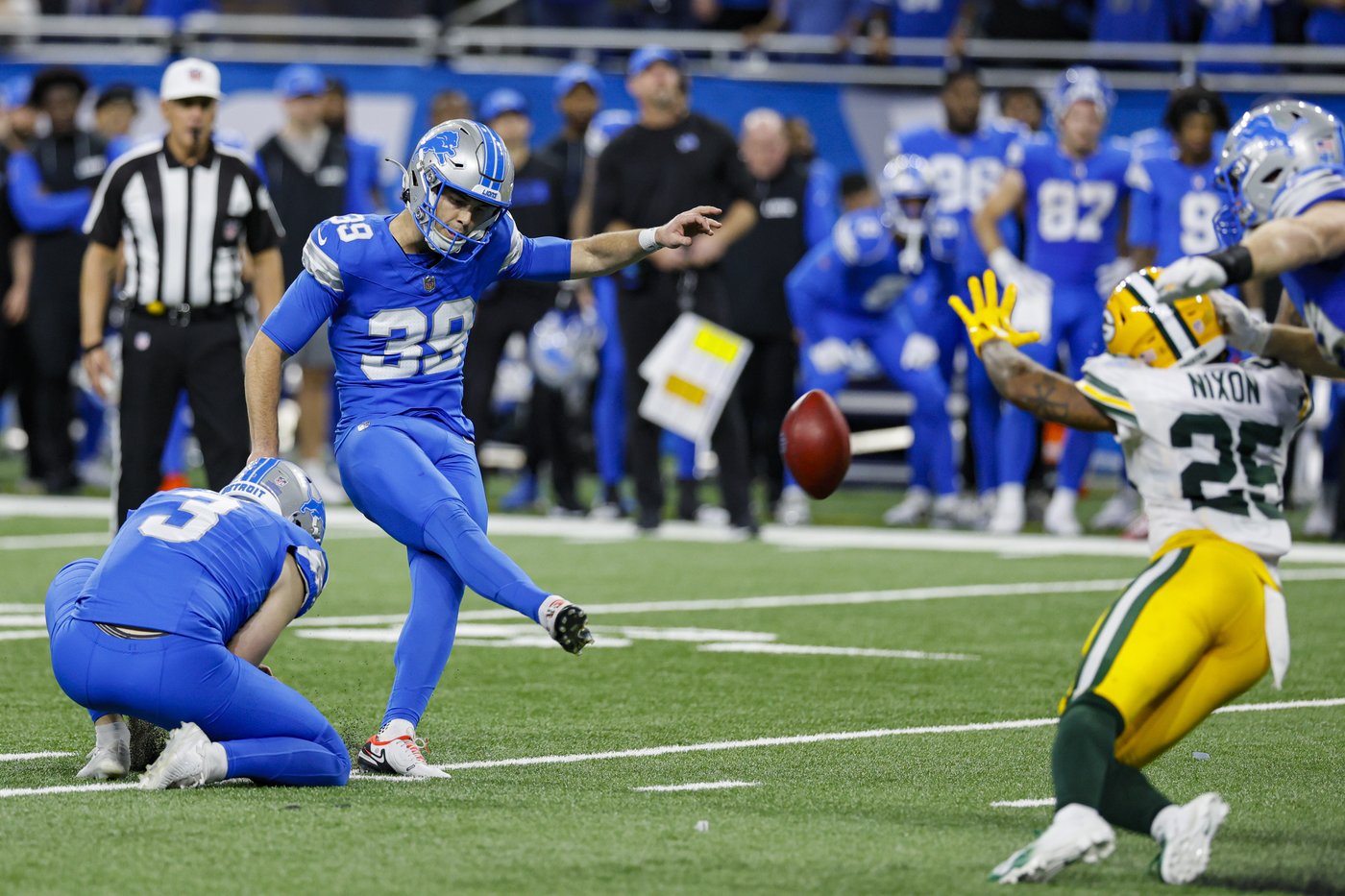 Dan Campbell's 4th-down gambles help Lions beat Packers 34-31 and clinch playoffs | iNFOnews.ca Dan Campbell's 4th-down gambles help Lions beat Packers 34-31 and clinch playoffs | iNFOnews.ca