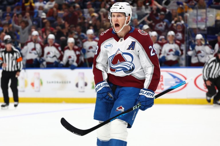 Nathan MacKinnon scores twice in the Avalanche's 3-1 victory over winless Sabres | iNFOnews.ca