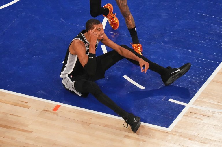 Victor Wembanyama nearly hit by egg following loss to Knicks, video shows | iNFOnews.ca