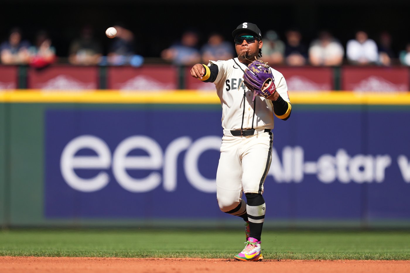 Mariners second baseman Michael Arroyo goes 0 for 3 in his MLB debut in win over A's | iNFOnews.ca Mariners second baseman Michael Arroyo goes 0 for 3 in his MLB debut in win over A's | iNFOnews.ca
