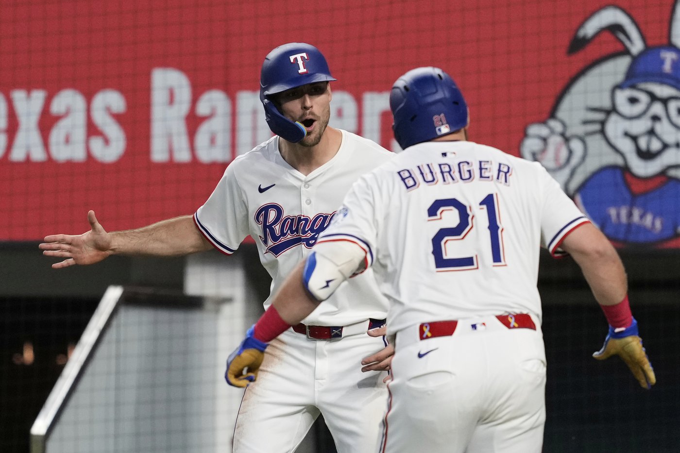 James McCann and Ketel Marte homer in 4-run 9th as Diamondbacks rally to beat Rangers | iNFOnews.ca James McCann and Ketel Marte homer in 4-run 9th as Diamondbacks rally to beat Rangers | iNFOnews.ca