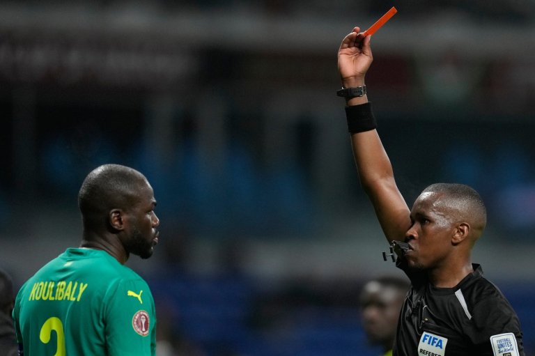 Senegal captain Kalidou Koulibaly sent off in 100th appearance, will miss last 16 game at Africa Cup | iNFOnews.ca
