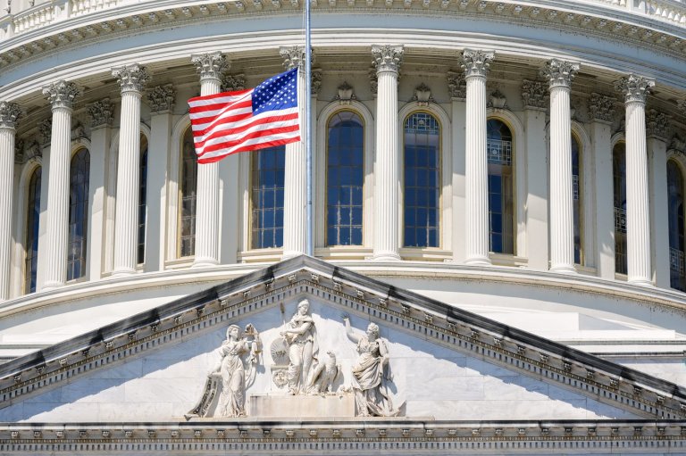 Senators rally to Russia sanctions bill, one of Graham's top priorities | iNFOnews.ca