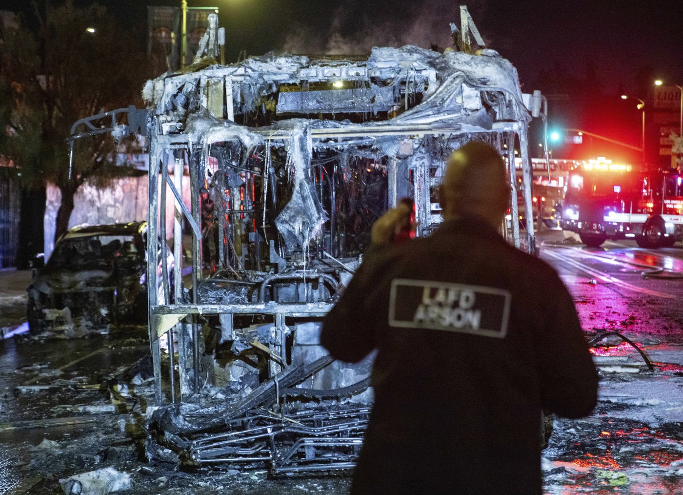 Los Angeles sees city bus burned, store thefts and rowdy crowds after Dodgers win World Series | iNFOnews.ca