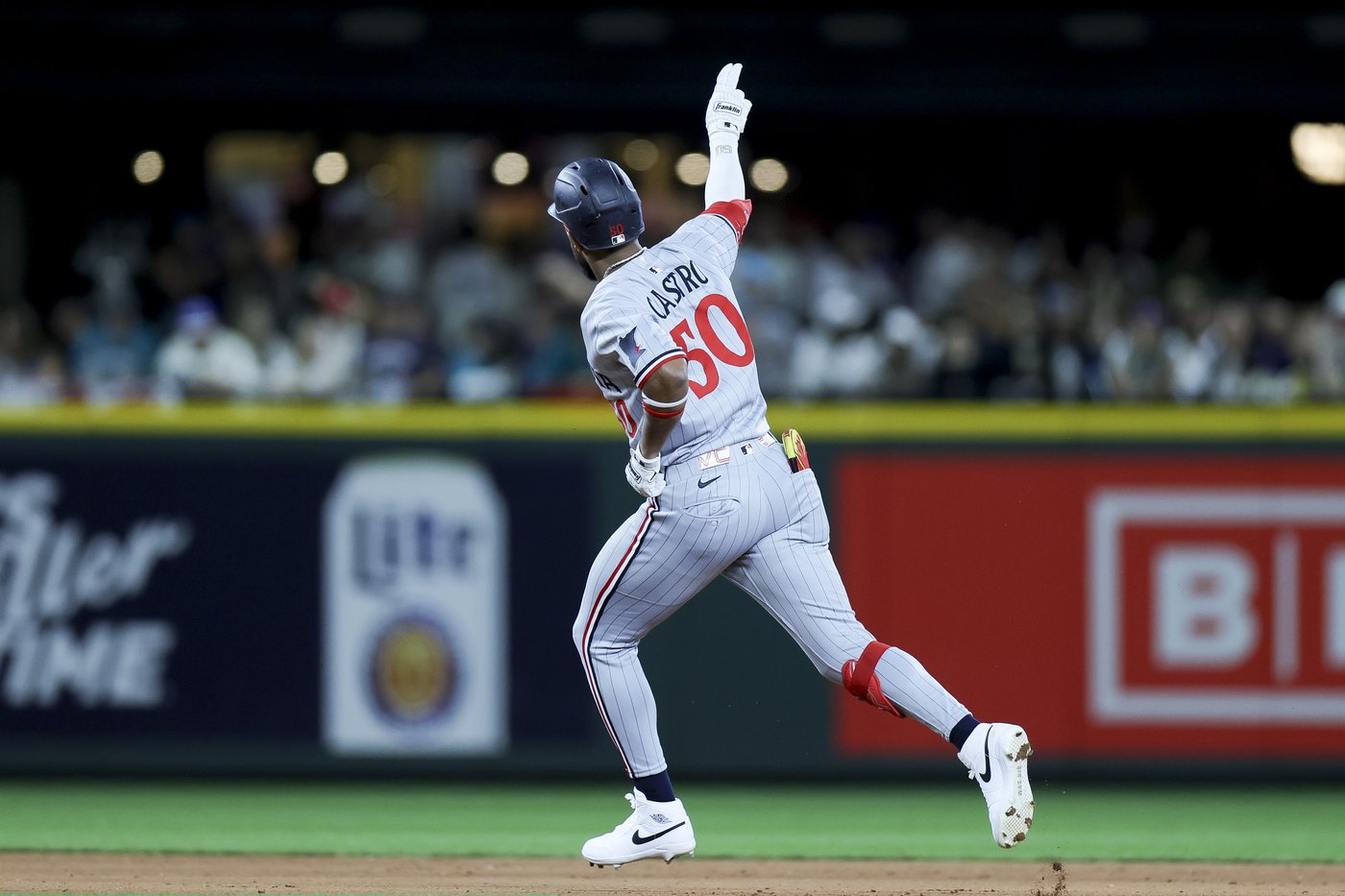 Correa hits a 2-run homer in the 10th in the Twins' 12-6 comeback victory over the Mariners | iNFOnews.ca
