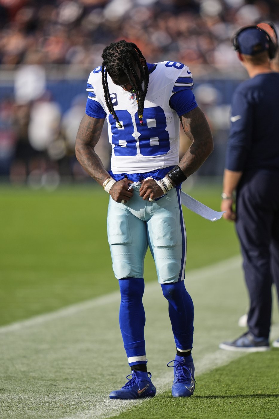 With CeeDee Lamb injuring his ankle, Cowboys' offense stalls in loss to Bears | iNFOnews.ca With CeeDee Lamb injuring his ankle, Cowboys' offense stalls in loss to Bears | iNFOnews.ca