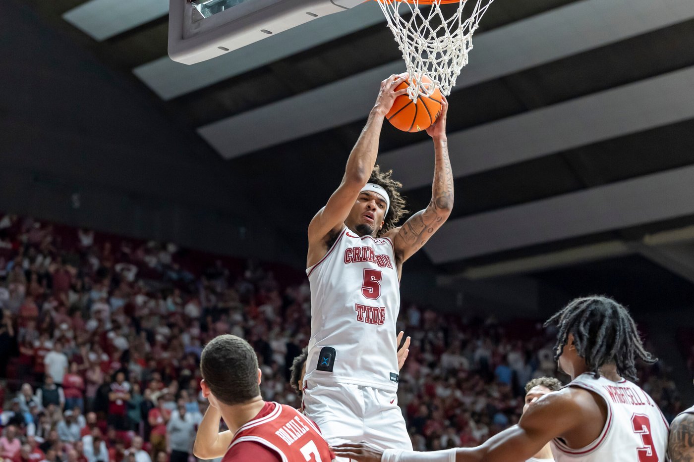 No. 25 Alabama survives Darius Acuff's huge night and beats No. 20 Arkansas 117-115 in 2OT | iNFOnews.ca