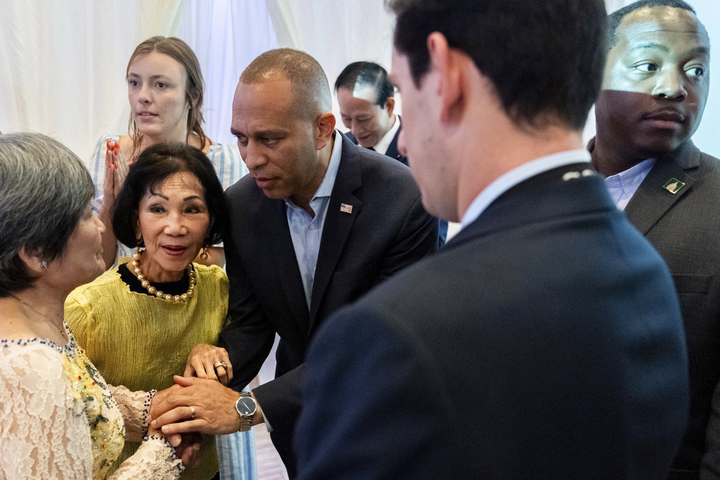 Hakeem Jeffries chooses calm over chaos as Democrats work to win the House majority | iNFOnews.ca