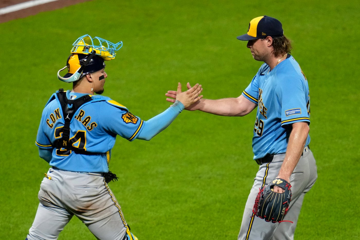 Christian Yelich's 2-run double rallies NL Central champion Brewers to 5-4 win over Pirates | iNFOnews.ca Christian Yelich's 2-run double rallies NL Central champion Brewers to 5-4 win over Pirates | iNFOnews.ca