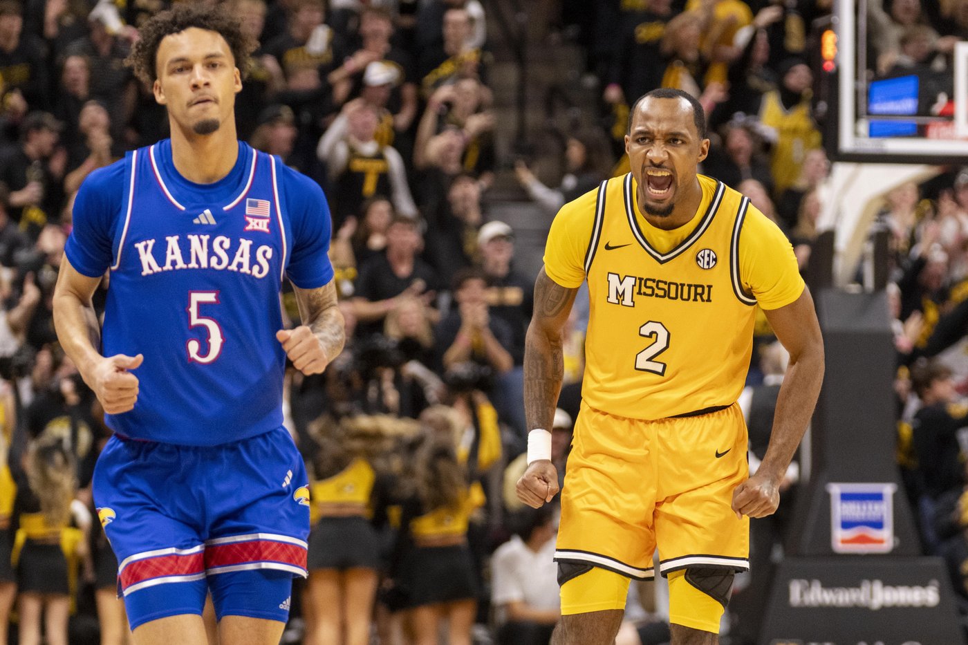 Tamar Bates scores 29 points to help Missouri beat No. 1 Kansas 76-67 | iNFOnews.ca Tamar Bates scores 29 points to help Missouri beat No. 1 Kansas 76-67 | iNFOnews.ca