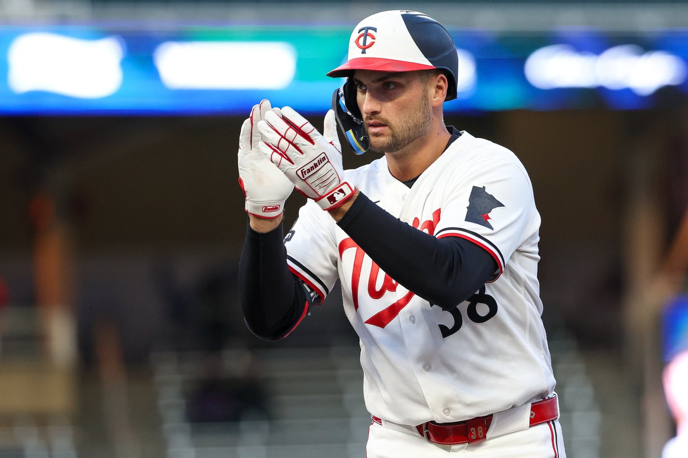 Keaschall hits a 2-run homer and the Twins hold on for a frigid 7-3 win over the Tigers | iNFOnews.ca