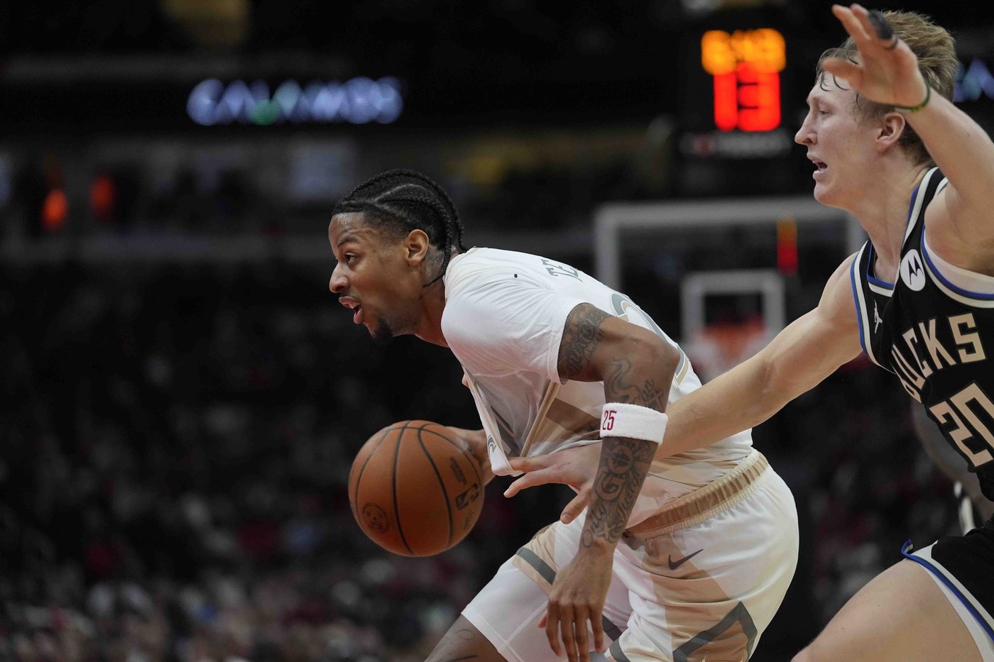 Giddey's triple-double sends Bulls to 116-111 win over Bucks | iNFOnews.ca