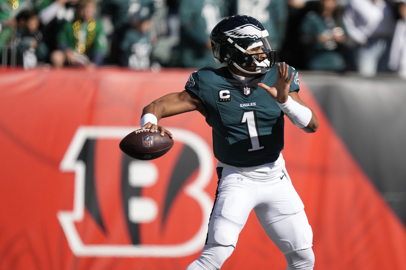 Eagles QB Hurts' mismatched cleats and stout performance puts Bengals in knots | iNFOnews.ca