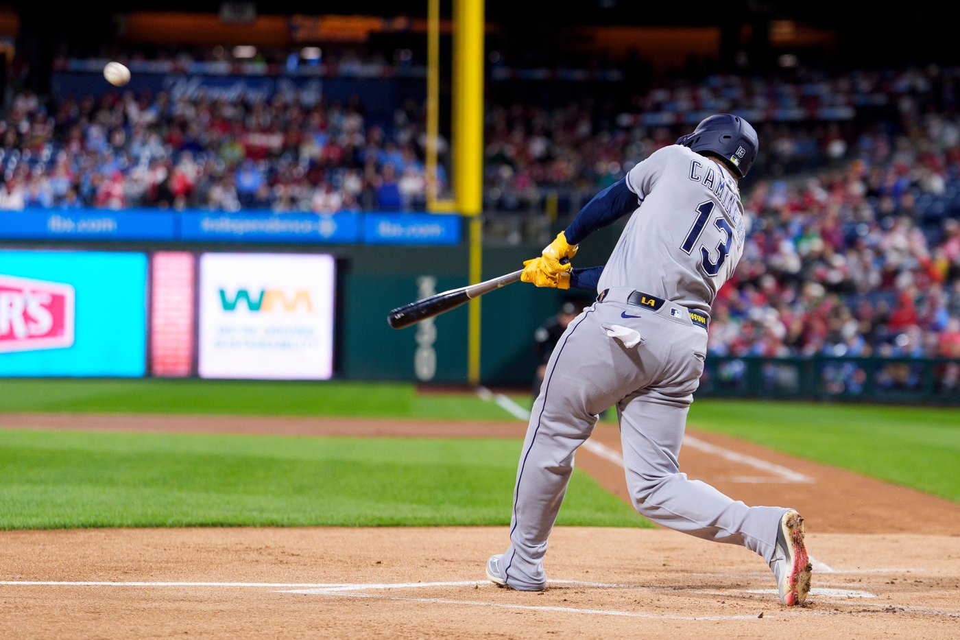 Phillies lose 4th straight game in last-week collapse, will play for NL wild card in season finale | iNFOnews.ca