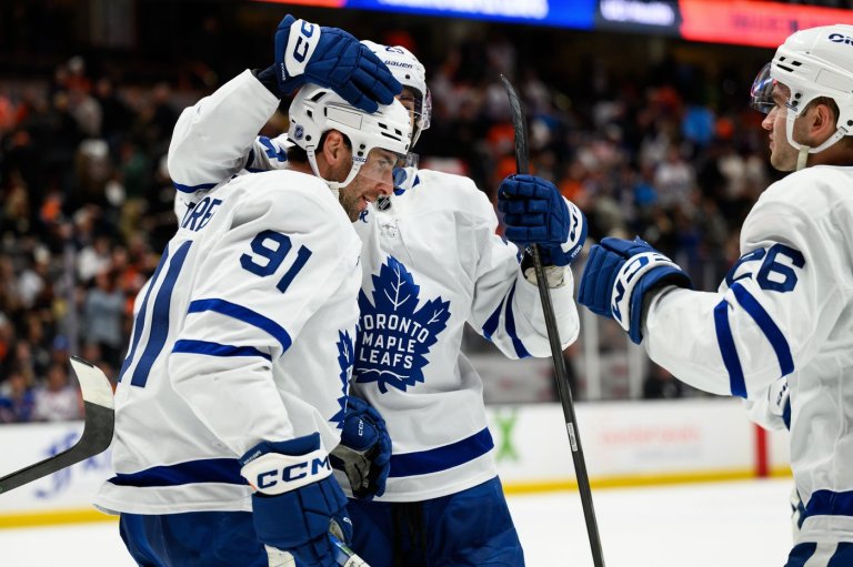 Tavares scores with 5 seconds left in OT to lift Leafs to 5-4 win over Ducks | iNFOnews.ca