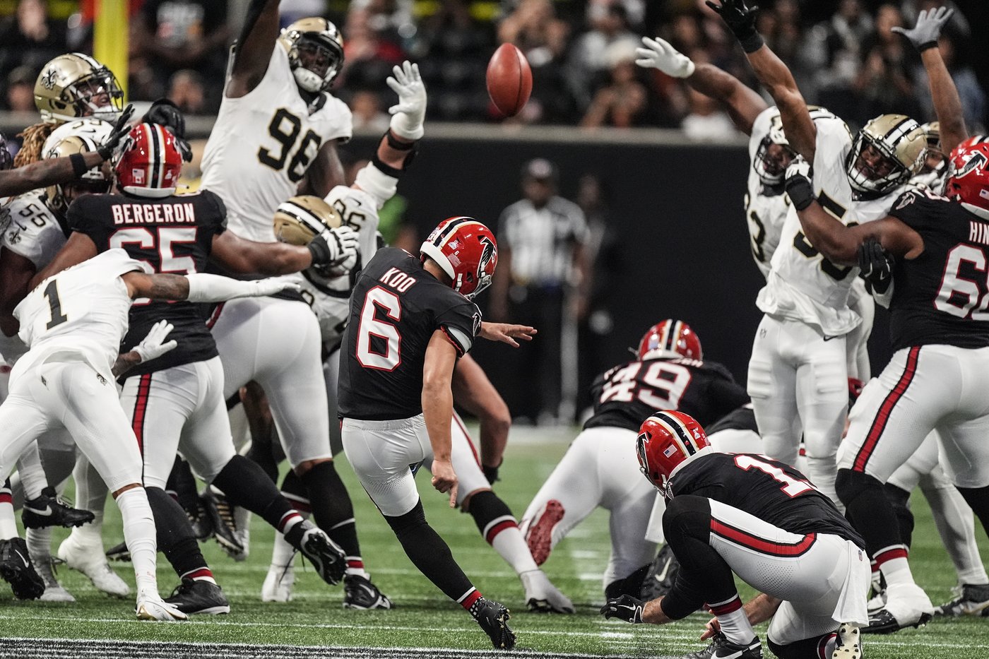 Younghoe Koo's 58-yard field goal with 2 seconds left gives Falcons 26-24 win over Saints | iNFOnews.ca