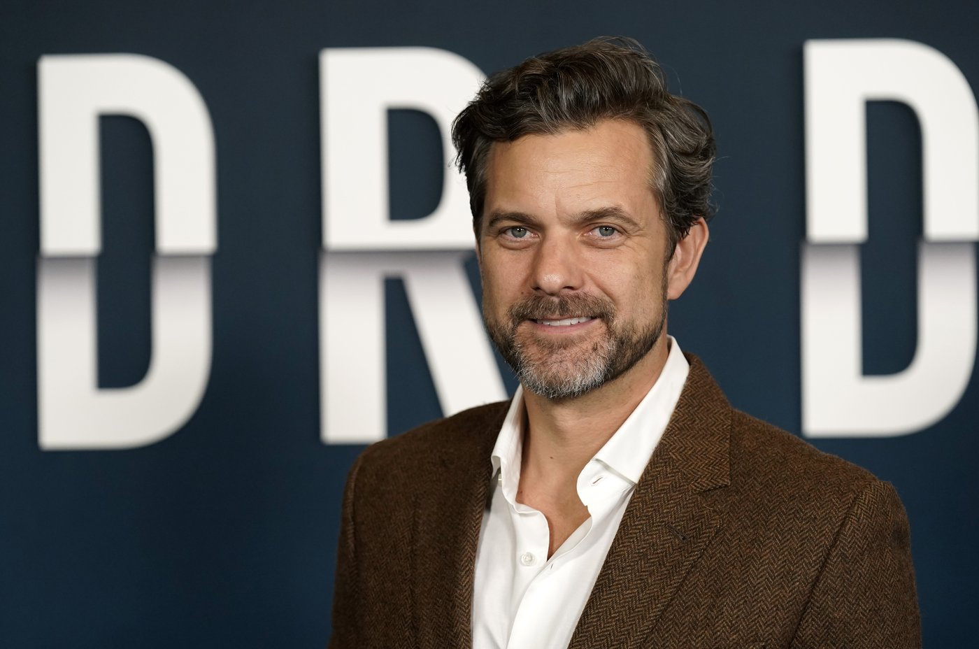 Joshua Jackson feels 'lucky' to escape unscathed after wildfires destroy L.A. home | iNFOnews.ca