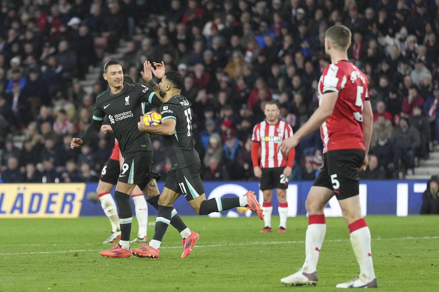 Salah double sends Liverpool 8 points clear in Premier League as United draws first game with Amorim | iNFOnews.ca