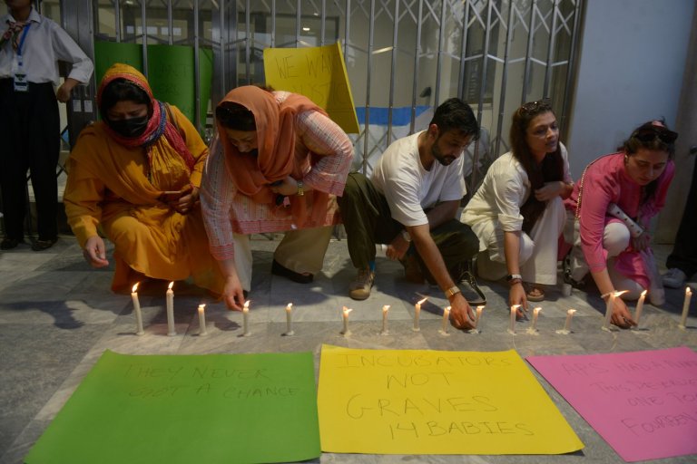 8 officials suspended after probe into Pakistan hospital fire that killed 14 newborns | iNFOnews.ca