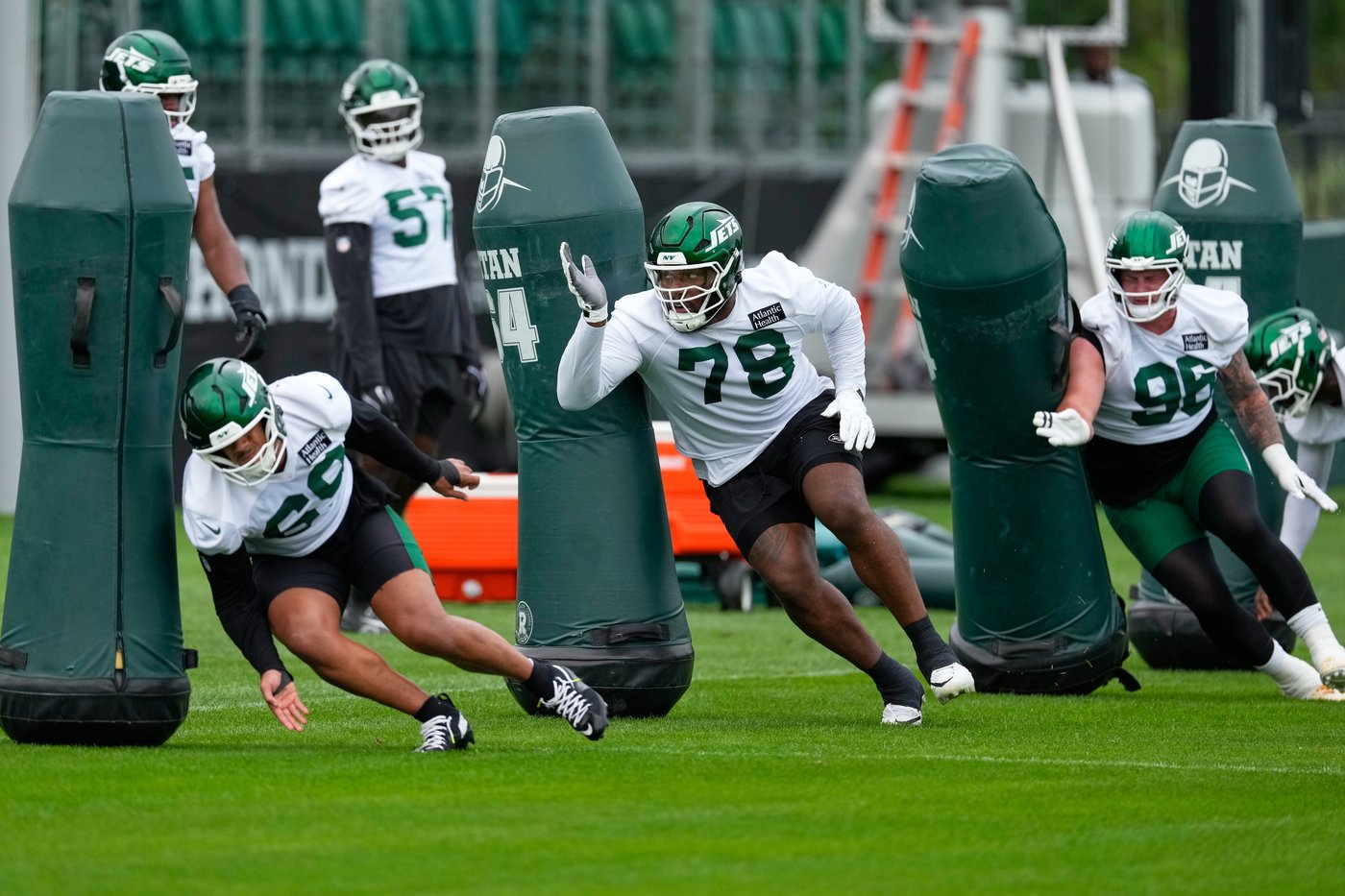 Jets coach Aaron Glenn turns to analytics, science and rest to reshape training camp schedule | iNFOnews.ca