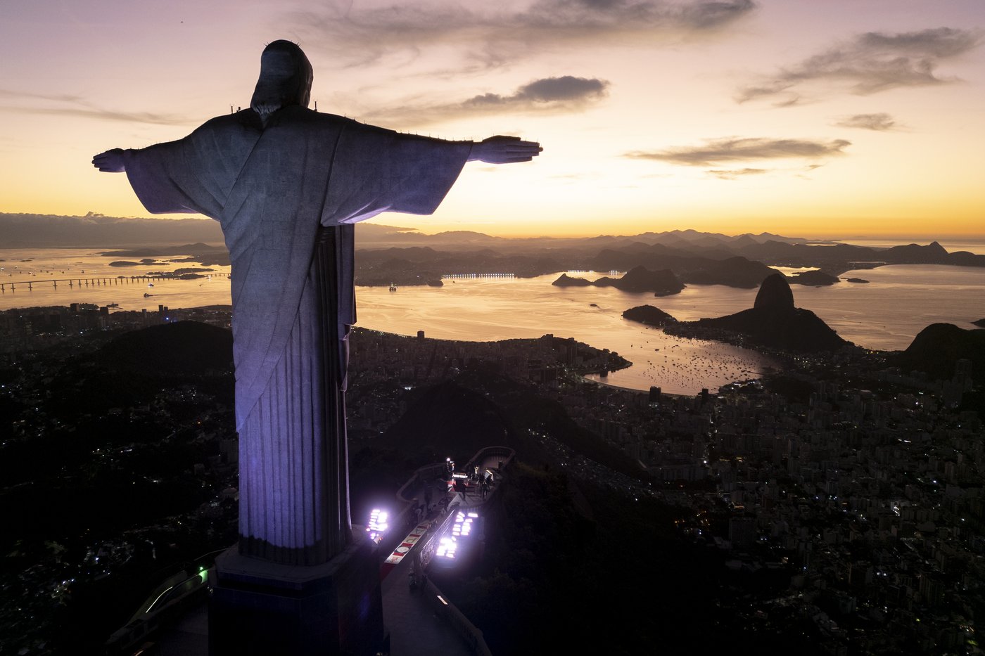 Catholics call for environmental action at Rio de Janeiro's iconic Christ the Redeemer statue | iNFOnews.ca Catholics call for environmental action at Rio de Janeiro's iconic Christ the Redeemer statue | iNFOnews.ca