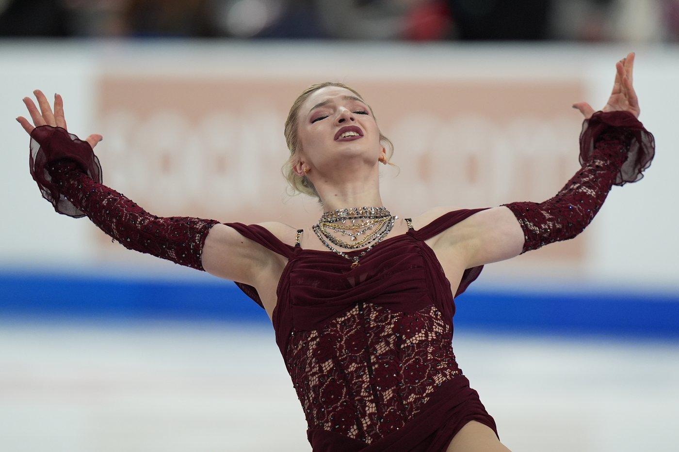 Amber Glenn sets record at US Figure Skating Championships, leads over world champ Alysa Liu | iNFOnews.ca